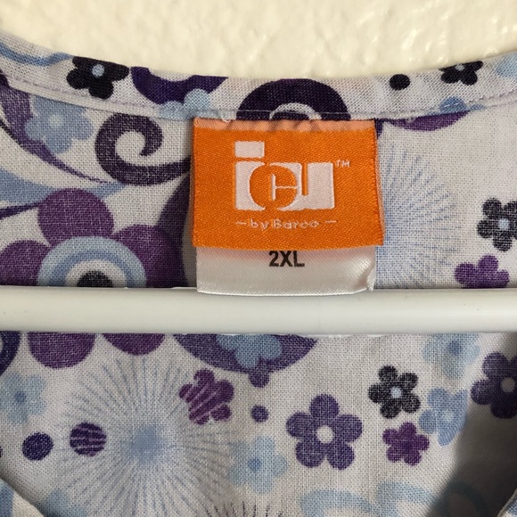 Scrub top pattern - Picture 2 of 3